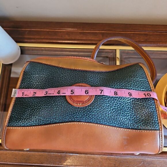 Vintage Dooney Bourke crossbody or shoulder leather bag w/ suede interior - Picture 13 of 14